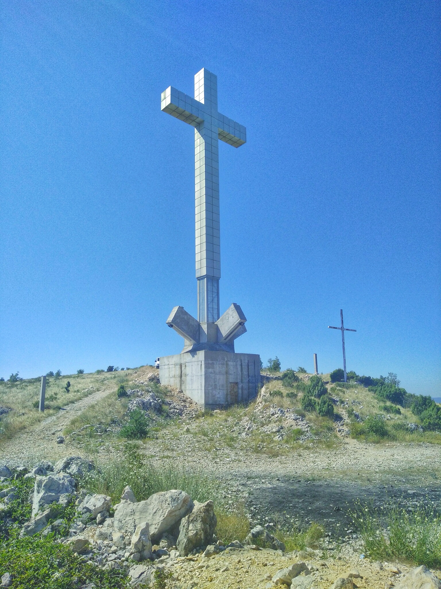 mostar-cross